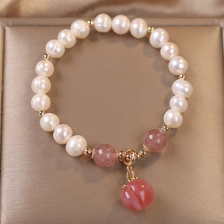 Armband Erdbeerquarz Perle – Liebe mit weißen Perlen und rosa Anhänger