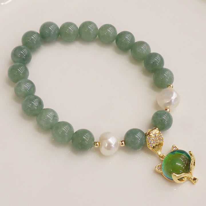 Armband Perle Jade Fuchs Glück grüner Naturstein elastisch getragen
