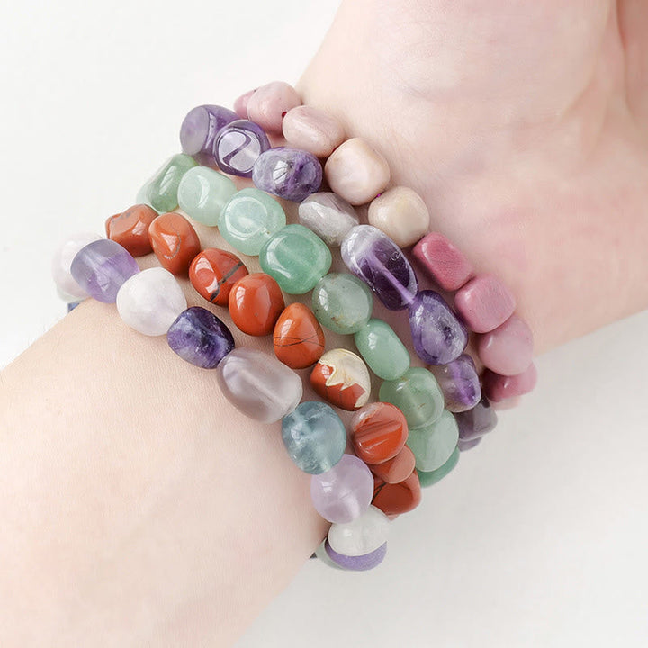 Armband Kristall mehrfarbig Natursteine elastisch am Handgelenk getragen