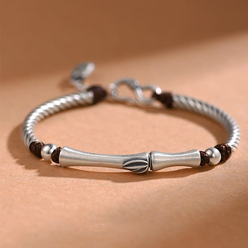 Silbernes Bambus-Armband 925 mit braunen Perlen elegant am Handgelenk getragen