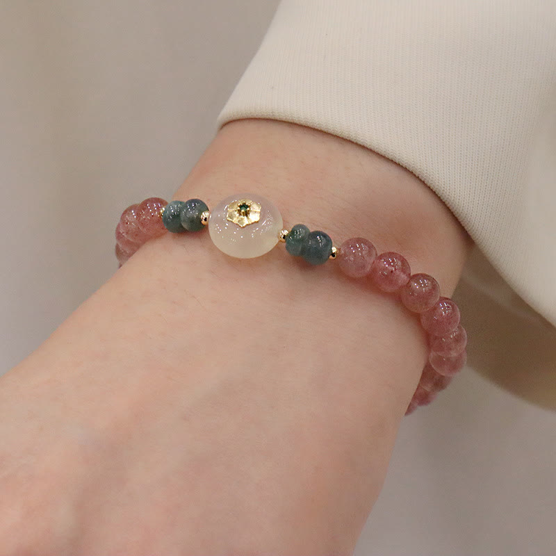 Armband Erdbeerquarz Jade Heilung mit Natursteinen elastisch getragen