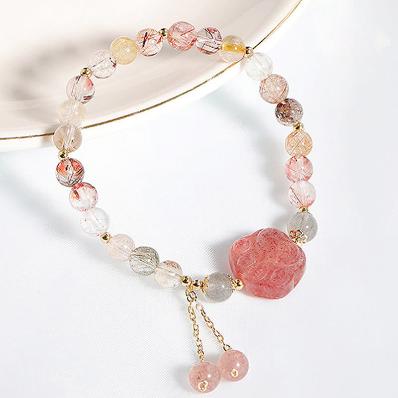 Armband Erdbeerquarz Mondstein mit rosa Perlen elegant gestylt