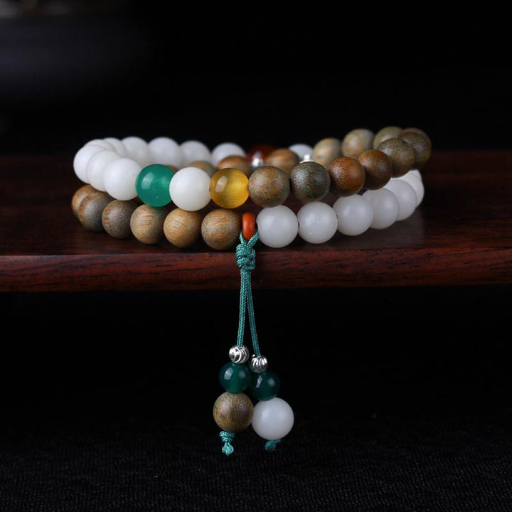 Armband Sandelholz Bodhi – Glück mit Jade und weißen Perlen
