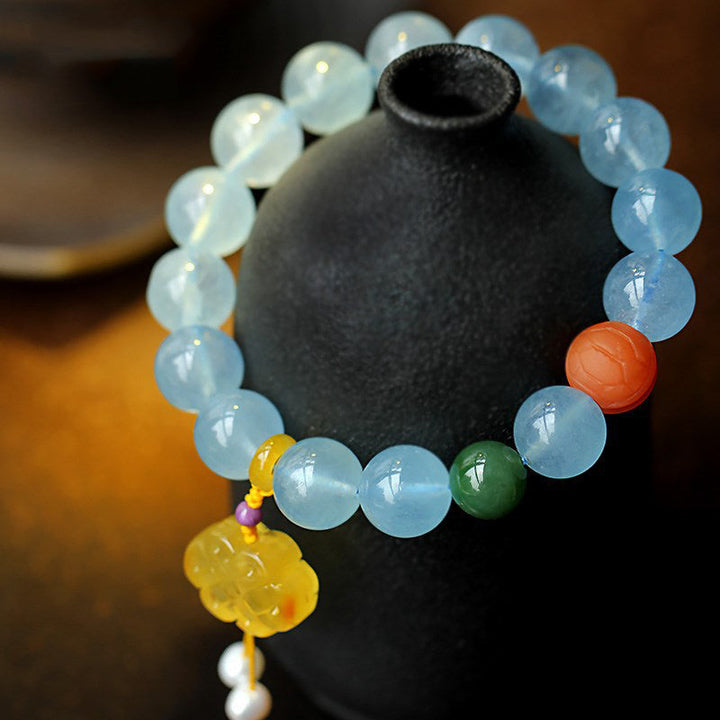 Armband Aquamarin – Frieden mit Perlen und gelbem Anhänger Handgelenk