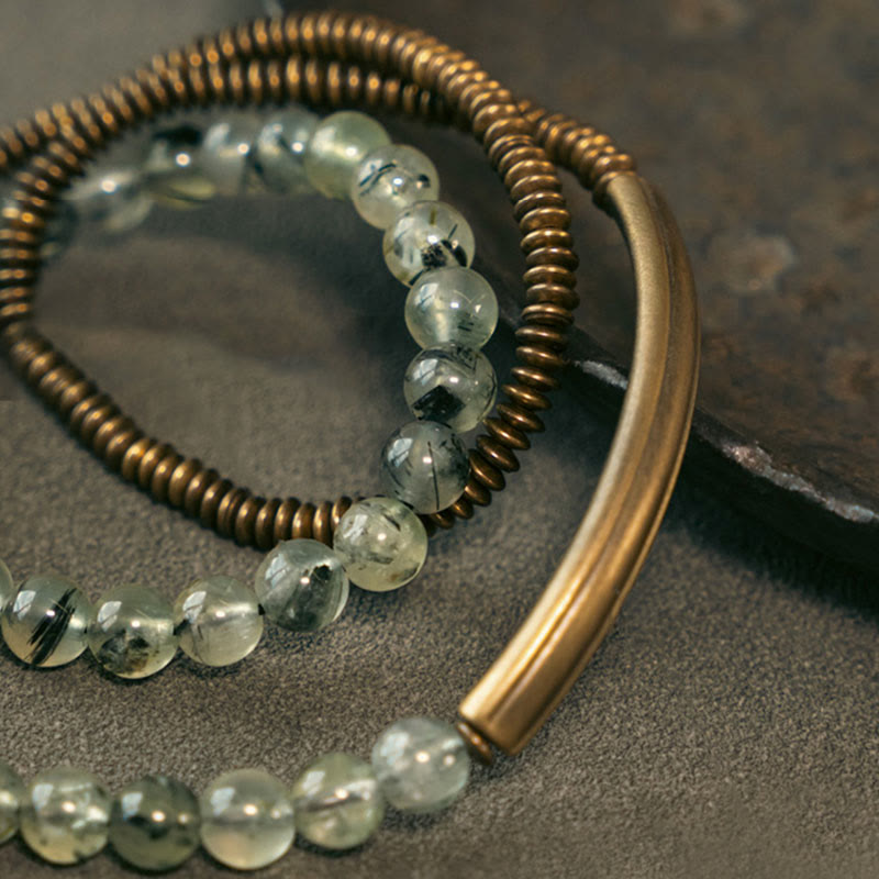 Armband Kupfer – Liebe mit klaren Perlen und Kupferspiralen elegant kombiniert.