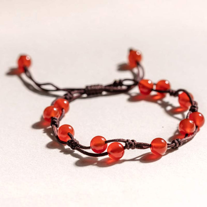 Armband Roter Achat Zinnober – Ruhe mit braunem Baumwollband elastisch verstellbar.