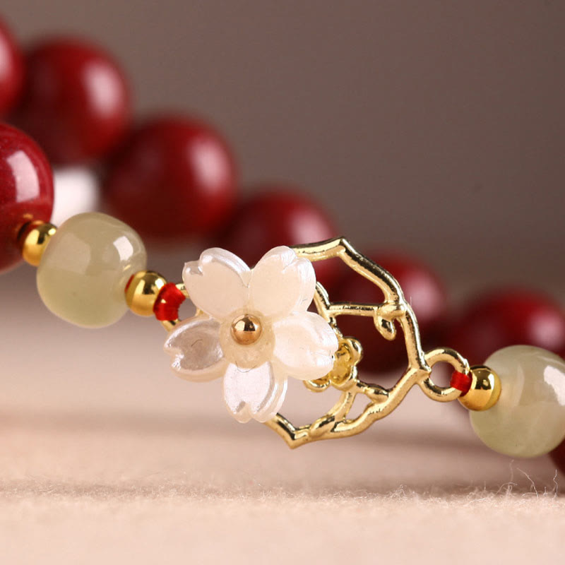 Armband Zinnober Jade – Segen mit goldenen Verzierungen und Blumenmotiv