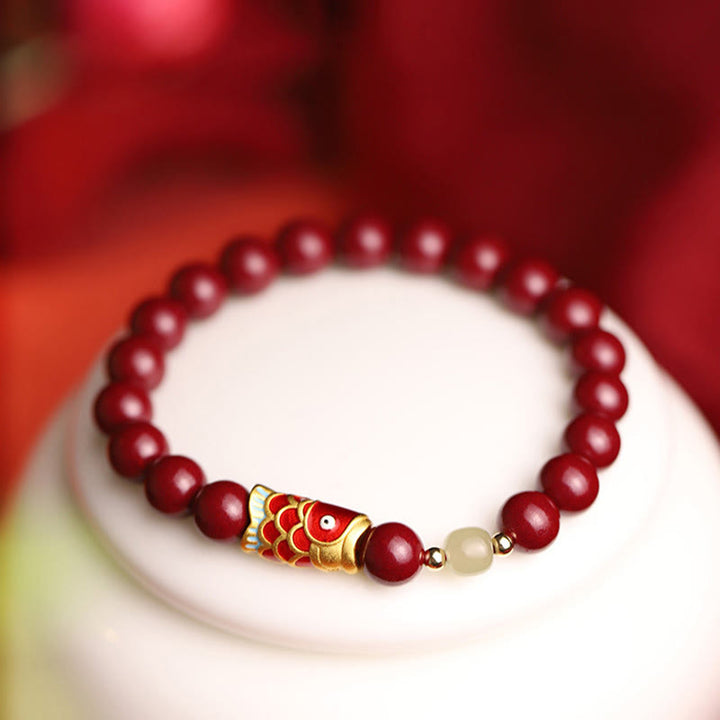 Armband Zinnober Jade Koi Fisch am Handgelenk Glück Segen elegant