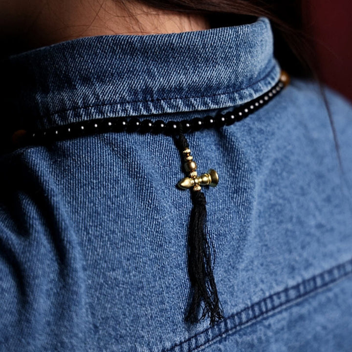Mala Schwarzer Onyx Tigerauge Schutz Armband mit Kreuzanhänger getragen