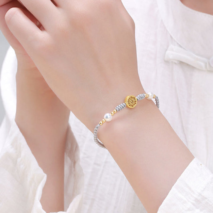 Armband Kupfer Perle Glück elegant am Handgelenk getragen weiß