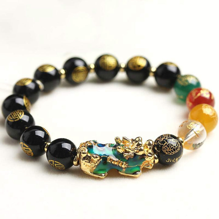 Obsidian Pixiu Armband mit schwarzen Perlen und goldenem Verschluss Nahaufnahme