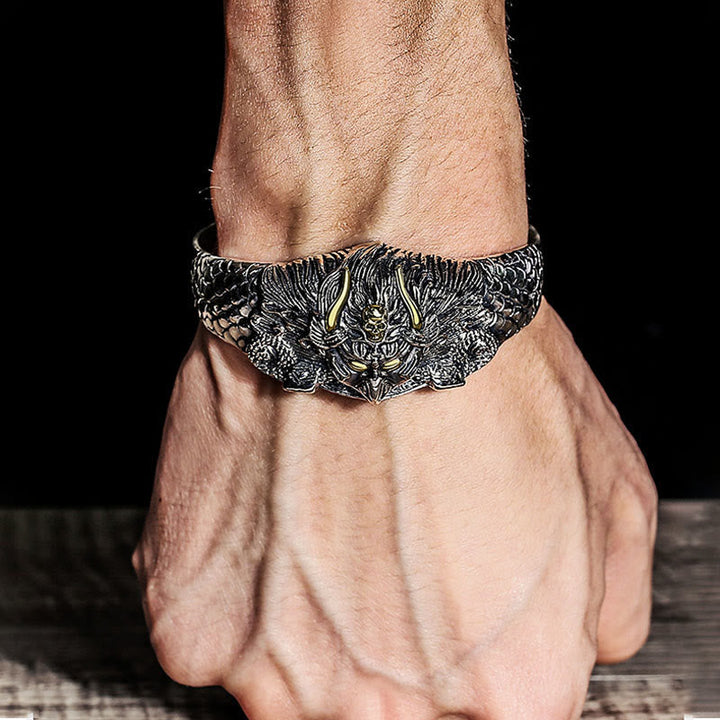 Tibetanisches Garuda Vogel Armband Weisheit Schutz am Handgelenk getragen