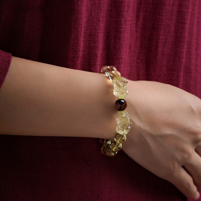 Armband Tigerauge Citrin Pixiu – Schutz & Wohlstand am Handgelenk getragen