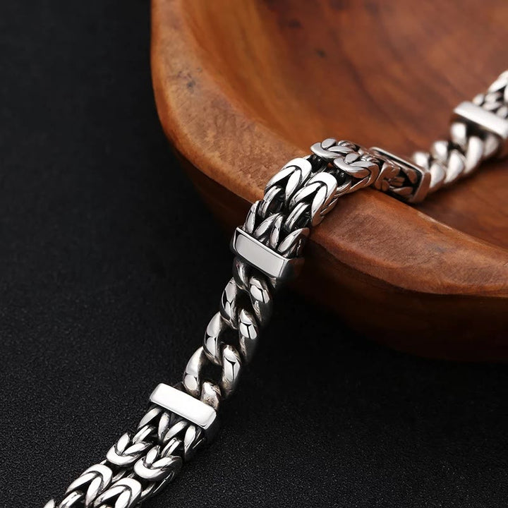Silbernes Armband – Glück & Heilung mit Kettengliedern am Handgelenk