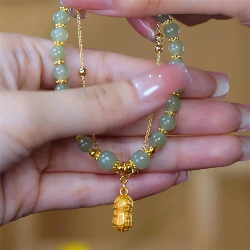 Jade Armband mit goldenen Perlen und Erdnuss Anhänger Glück