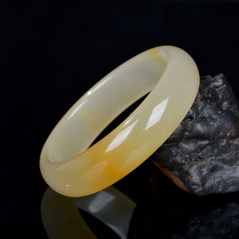 Jadeit Armband – Glück & Wohlstand & Stärke, cremefarbener Naturstein, poliert.