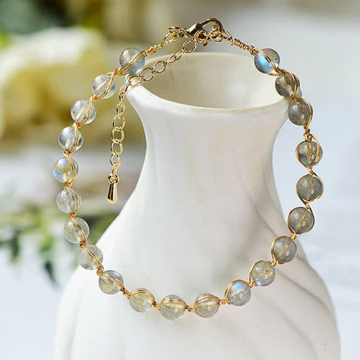 Elegantes Armband mit klarem Mondstein Perlen, gold Verschluss, Heilung Schmuck