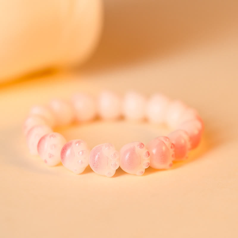 Rosafarbenes Bodhi-Perlen-Armband mit natürlichem Glanz elegant präsentiert