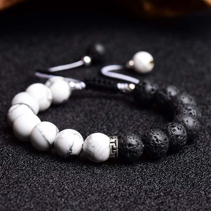 Armband Lavastein Yin Yang – Schutz schwarz weiß Perlen Nahaufnahme