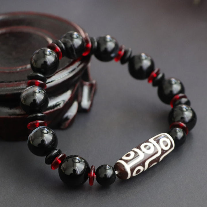 Armband Schwarzer Onyx – Schutz & Wohlstand mit roten Kristallen Nahaufnahme