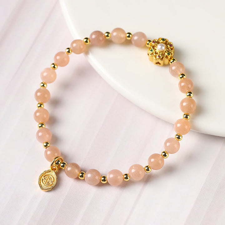 Armband Erdbeerquarz goldene Perlen Fu-Zeichen Anhänger elegantes Design