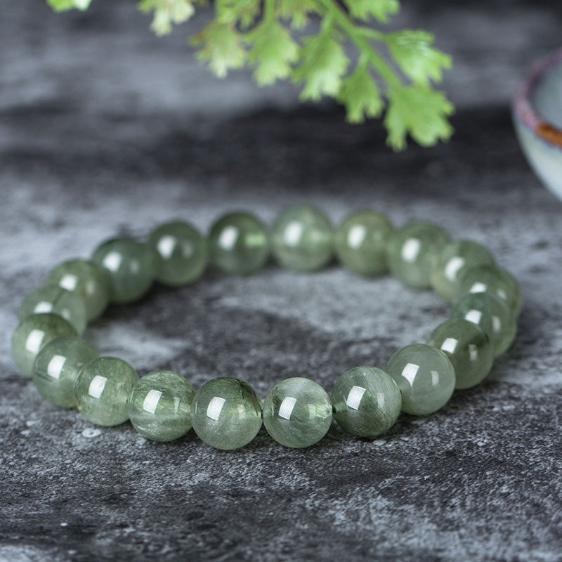 Grünes Kristall Armband Wohlstand & Segen auf Stein Flat Lay Nahaufnahme