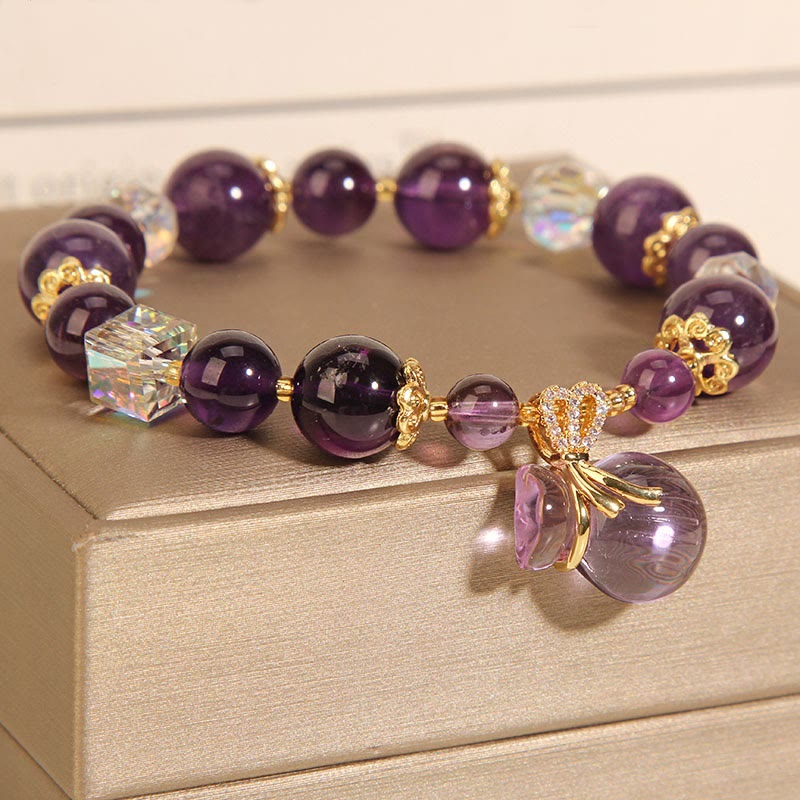 Armband Amethyst Kristall mit goldenen Perlen und Anhänger eleganz.