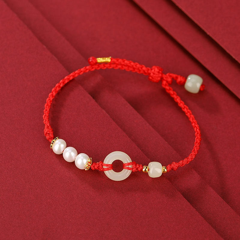 Rotes Armband mit Perlen und Jade Anhänger Glück Frieden elegant