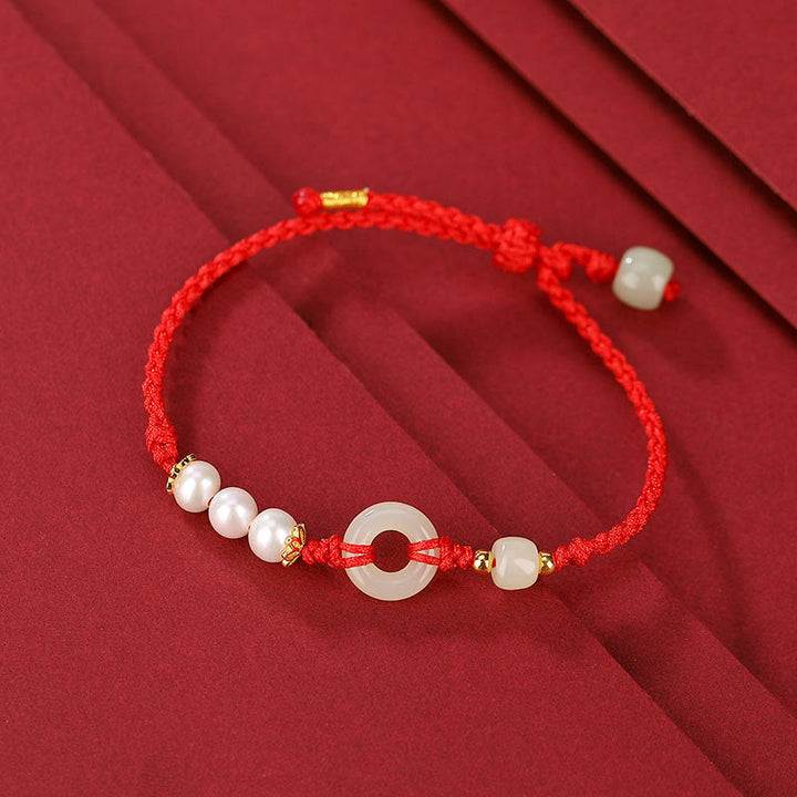 Rotes Armband mit Perlen und Jade Anhänger Glück Frieden elegant