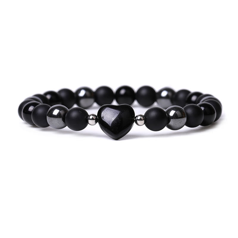 Armband Schwarzer Onyx Tigerauge – Schutz & Liebe mit Herzanhänger getragen