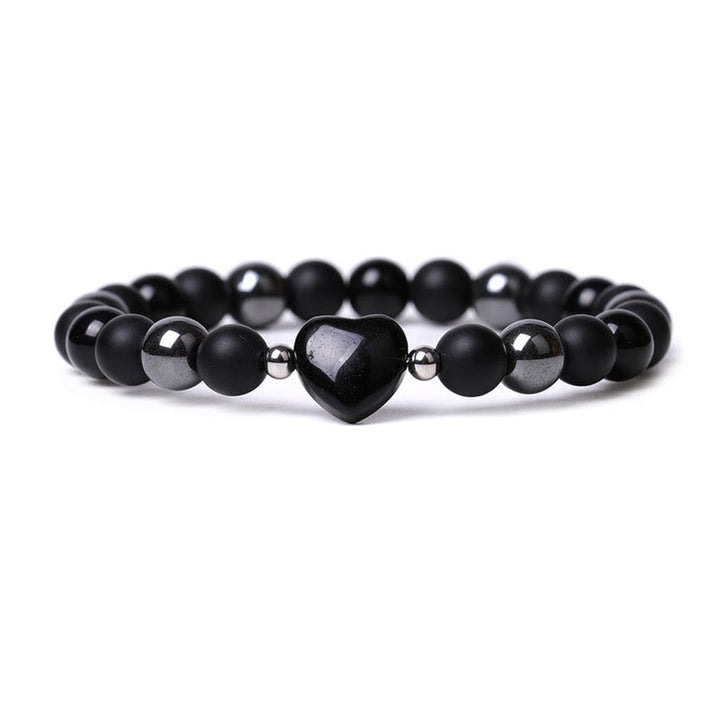 Armband Schwarzer Onyx Tigerauge – Schutz & Liebe mit Herzanhänger getragen