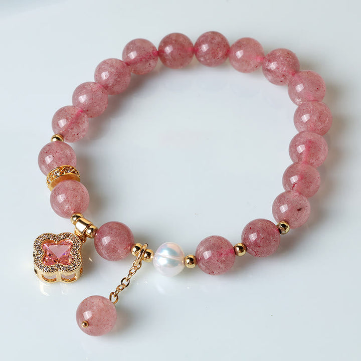 Armband Erdbeerquarz Perle Kleeblatt rosé Naturstein elegant golden Accessoire