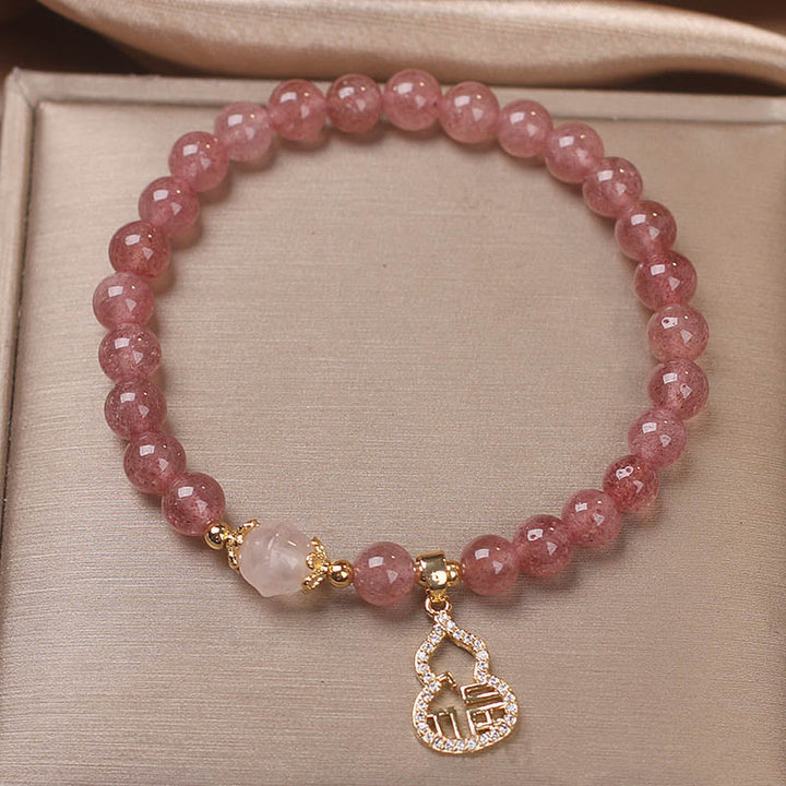 Armband Erdbeerquarz Fu-Zeichen Naturstein rosé Perlen goldene Verzierung