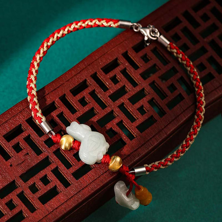 Armband Jade Chinesisches Tierkreis rotes Seil weiße Jade Perlen