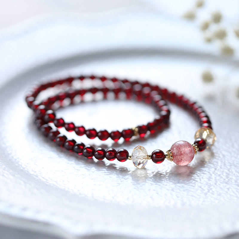 Armband Erdbeerquarz Granat rote Perlen elegantes Schmuckstück.