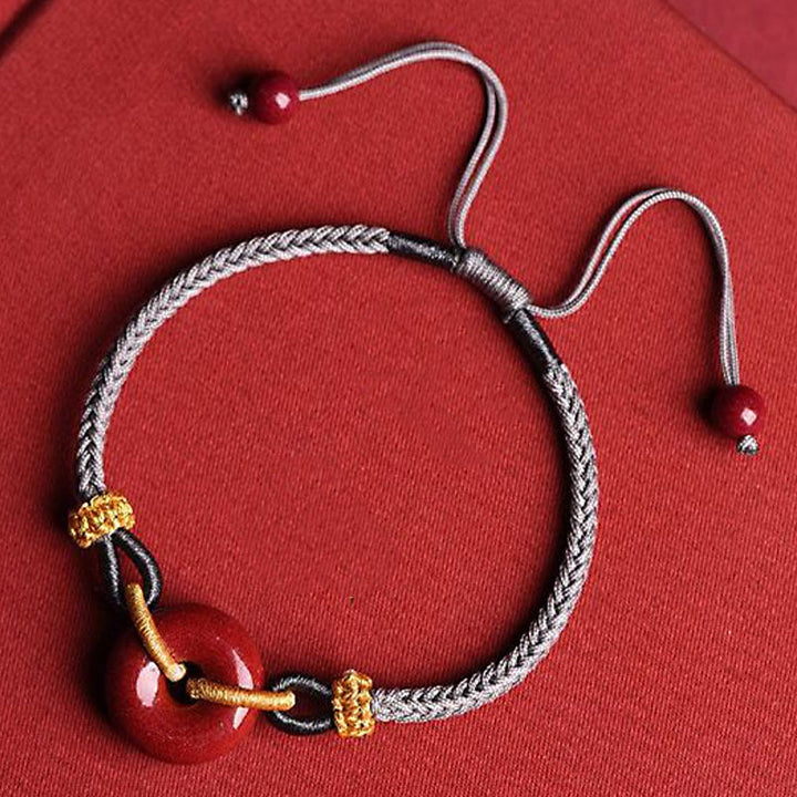 Armband Zinnober – Frieden & Segen Energie mit roten Perlen elegant gestylt