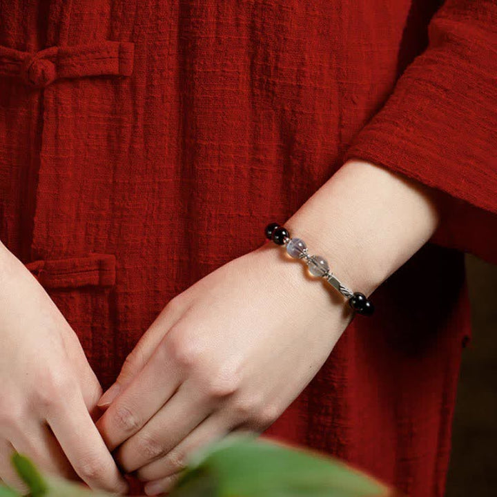 Armband 925 Silber Mondstein Paar Stärke elegante rote Kleidung getragen