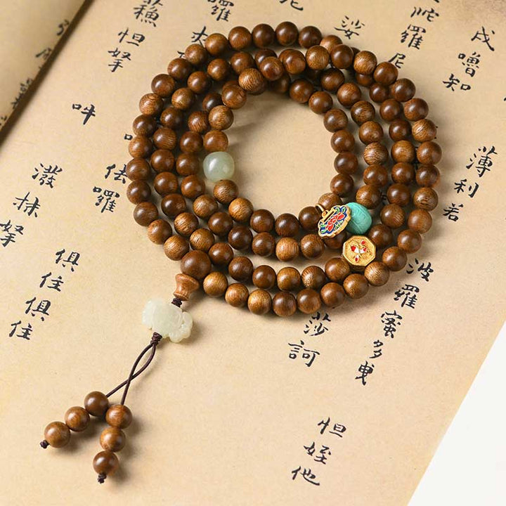 Mala Rosenholz Armband mit Jade Anhänger auf chinesischem Text
