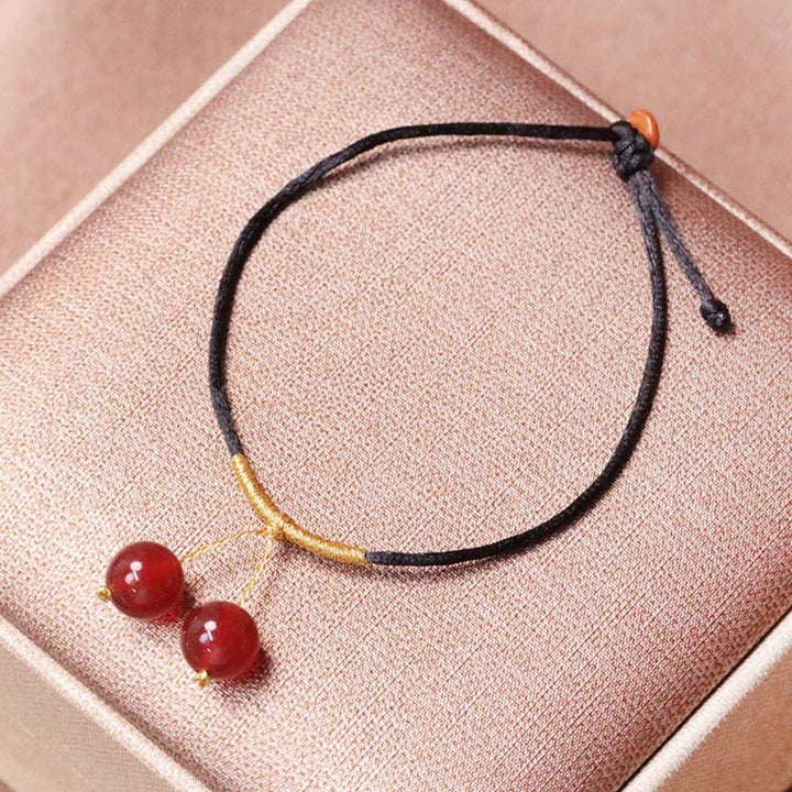 Armband Roter Achat – Balance mit schwarzer Kordel elastisch verstellbar.