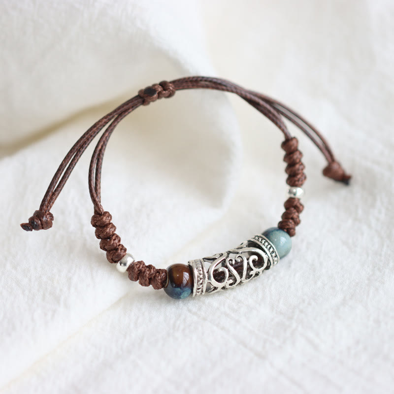 Armband – Wohlstand mit braunem Seil und silbernen Perlen elegant.