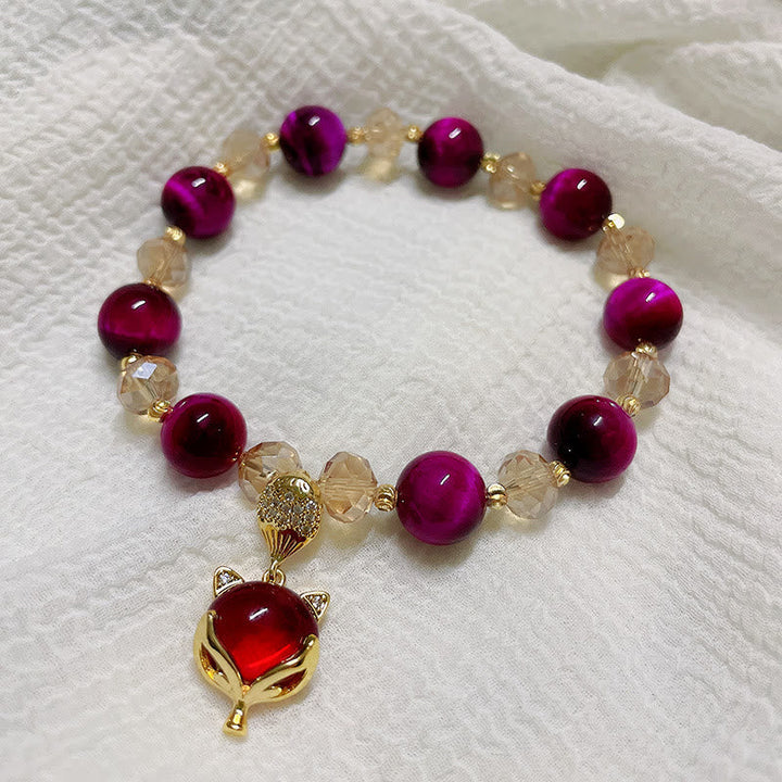 Armband mit magenta Perlen Tigerauge und goldenem Fuchs Anhänger elastisch
