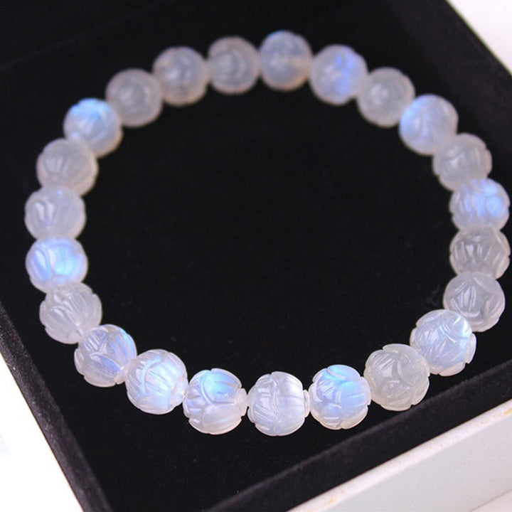Armband Mondstein Lotus – Liebe mit blauem Glanz elastisch