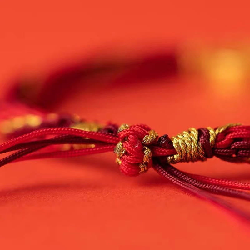 Rotes Armband – Schutz & Wohlstand mit goldenen Verzierungen elegant