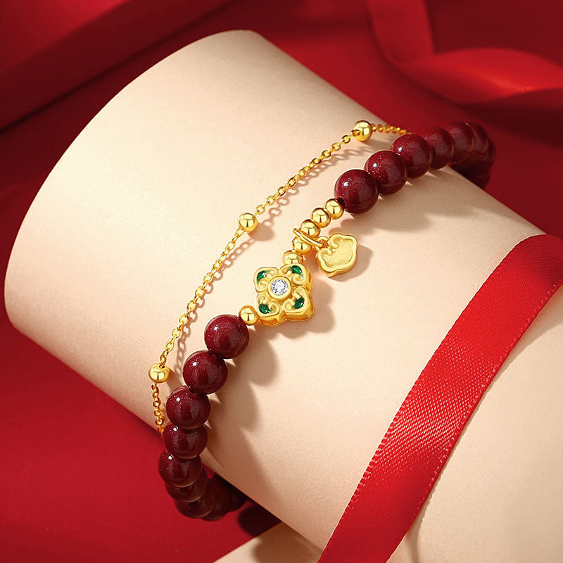 Armband 925 Silber Zinnober Kleeblatt – Liebe & Segen am Handgelenk getragen rote Perlen