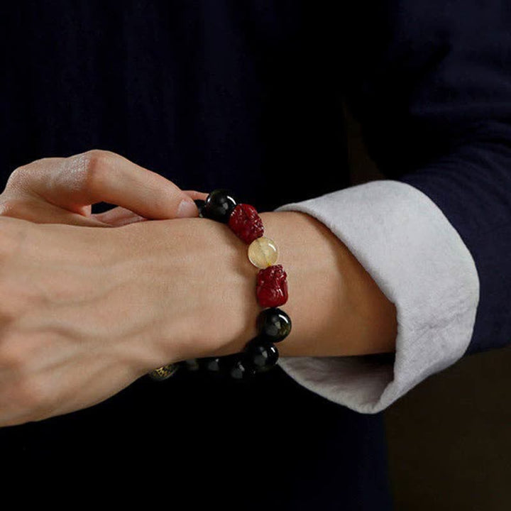 Armband Obsidian Zinnober Om Mani Padme Hum Schutz am Handgelenk getragen