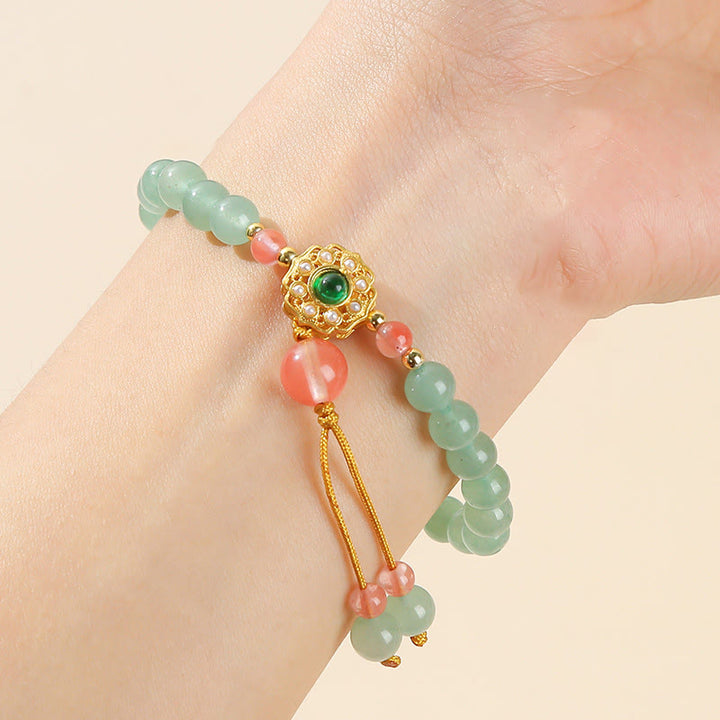 Armband Grüner Aventurin mit Koralle und goldenem Mittelteil elegant.