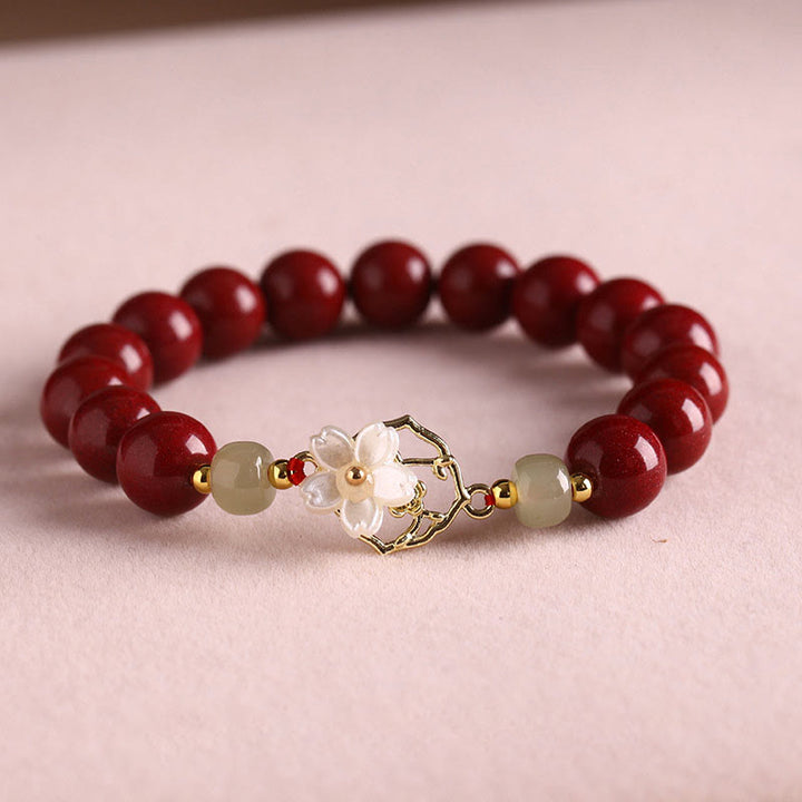 Armband Zinnober Jade – Segen rote Perlen elfenbeinfarben elegant