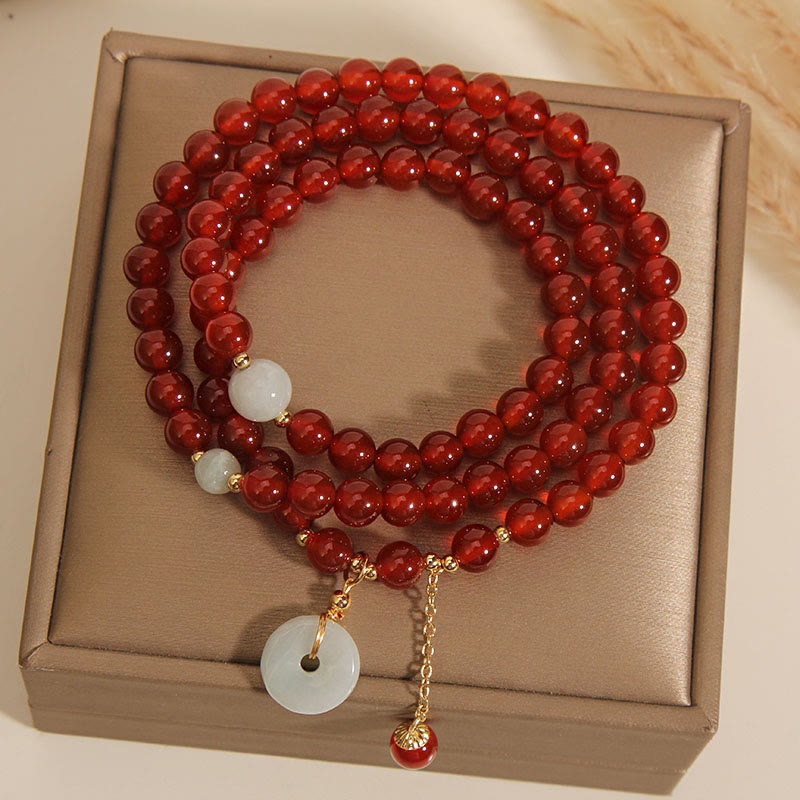 Armband Roter Achat Jade mit weißen Perlen Geschenkbox präsentiert