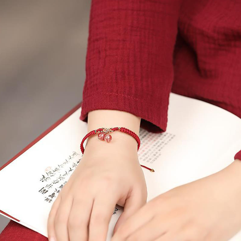 Rotes Armband Erdbeerquarz Amethyst elastisch elegant getragen