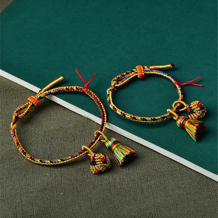 Bunte Glück Armbänder mit goldenen Zongzi Anhängern elastisch.